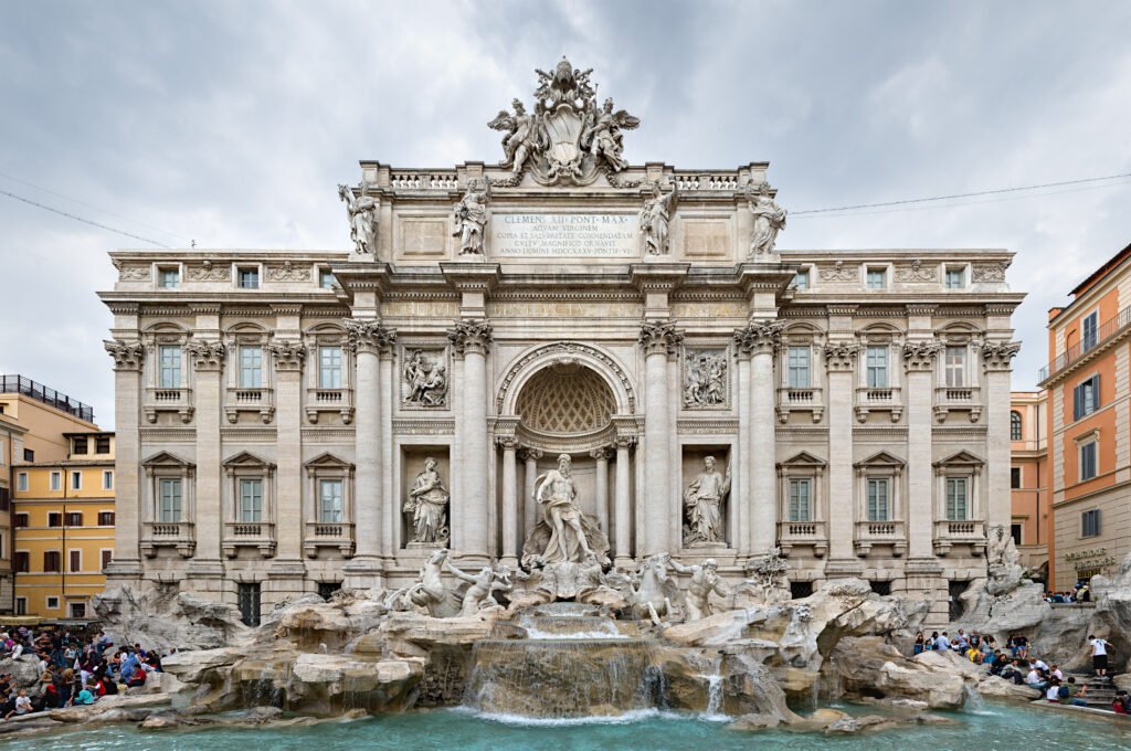 Trevi_Fountain,_Rome,_Italy_2_-_May_2007 Ce să vizitezi în Roma - Fontana di Trevi