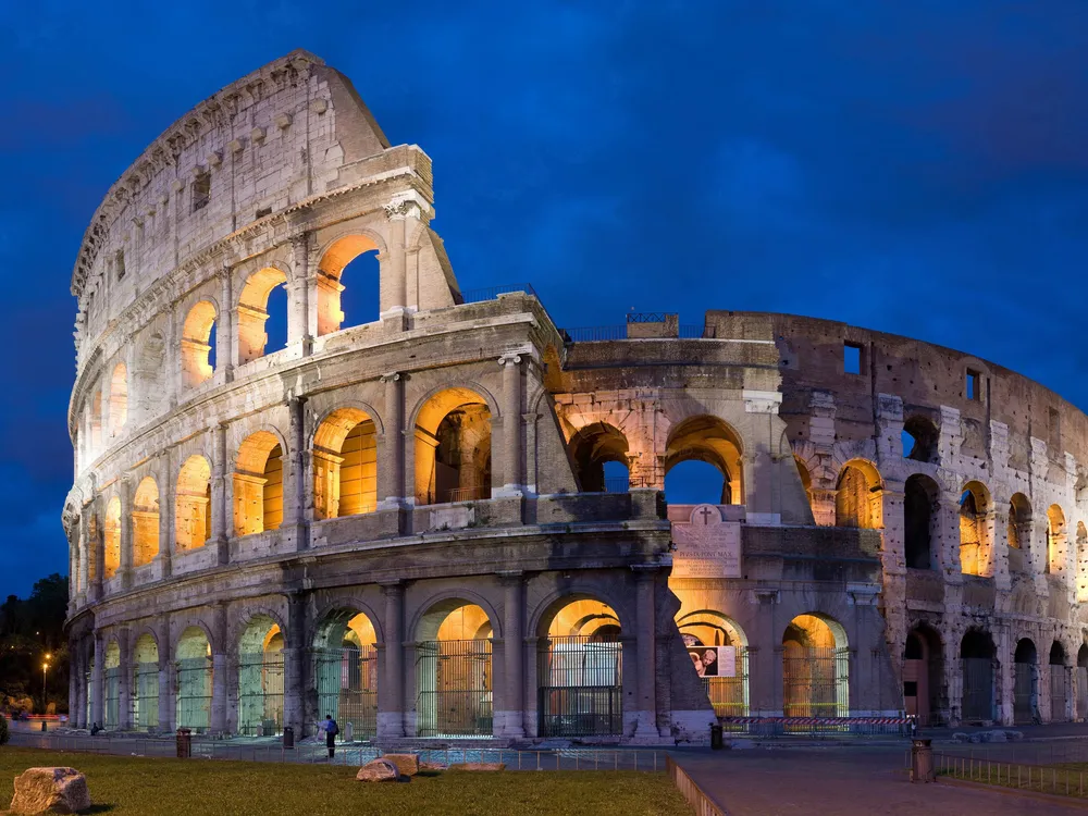 colosseum_in_rome-april_2007-1-_copie_2b Ce să vizitezi în Roma - Colosseumul