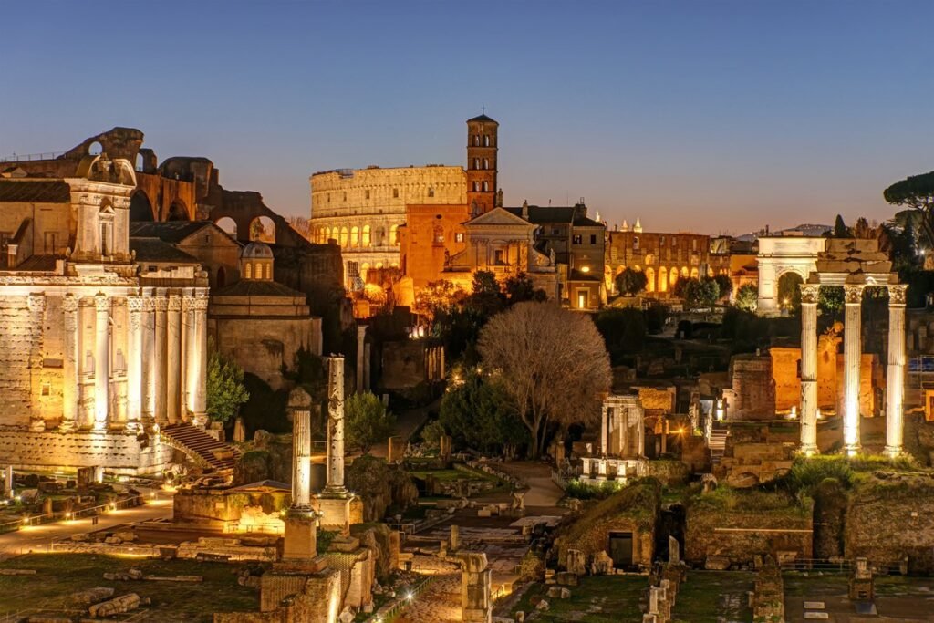 roman-forum-by-night Ce să vizitezi în Roma - Forumul Roman