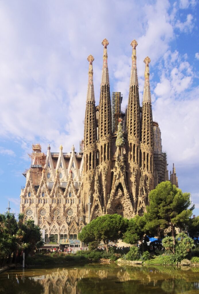 OLYMPUS DIGITAL CAMERA Sagrada Familia – Ce să vizitezi în Barcelona